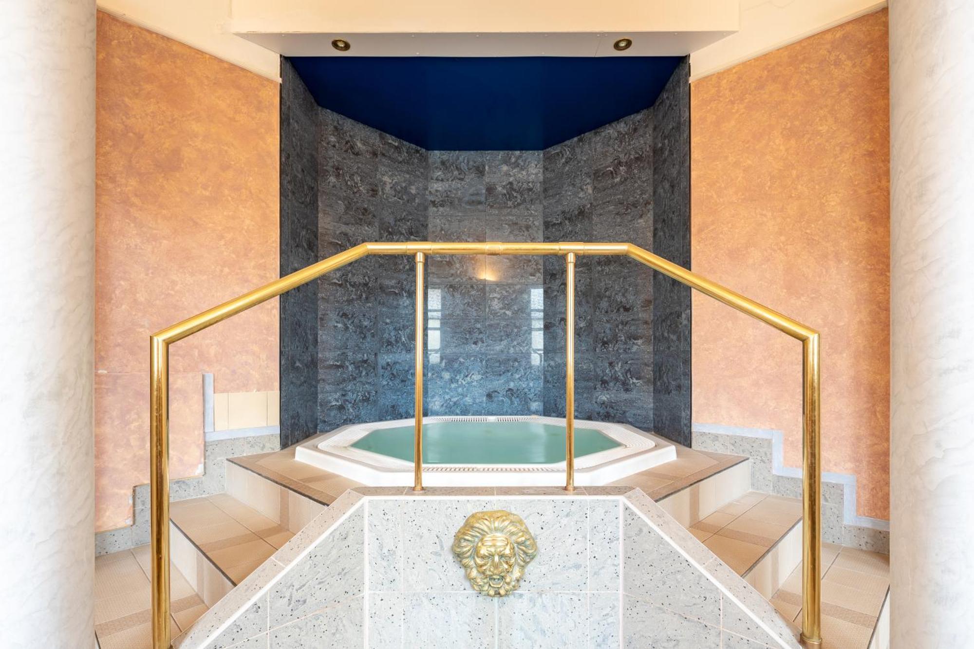 Hotel Wellness Jean De Carro 4*