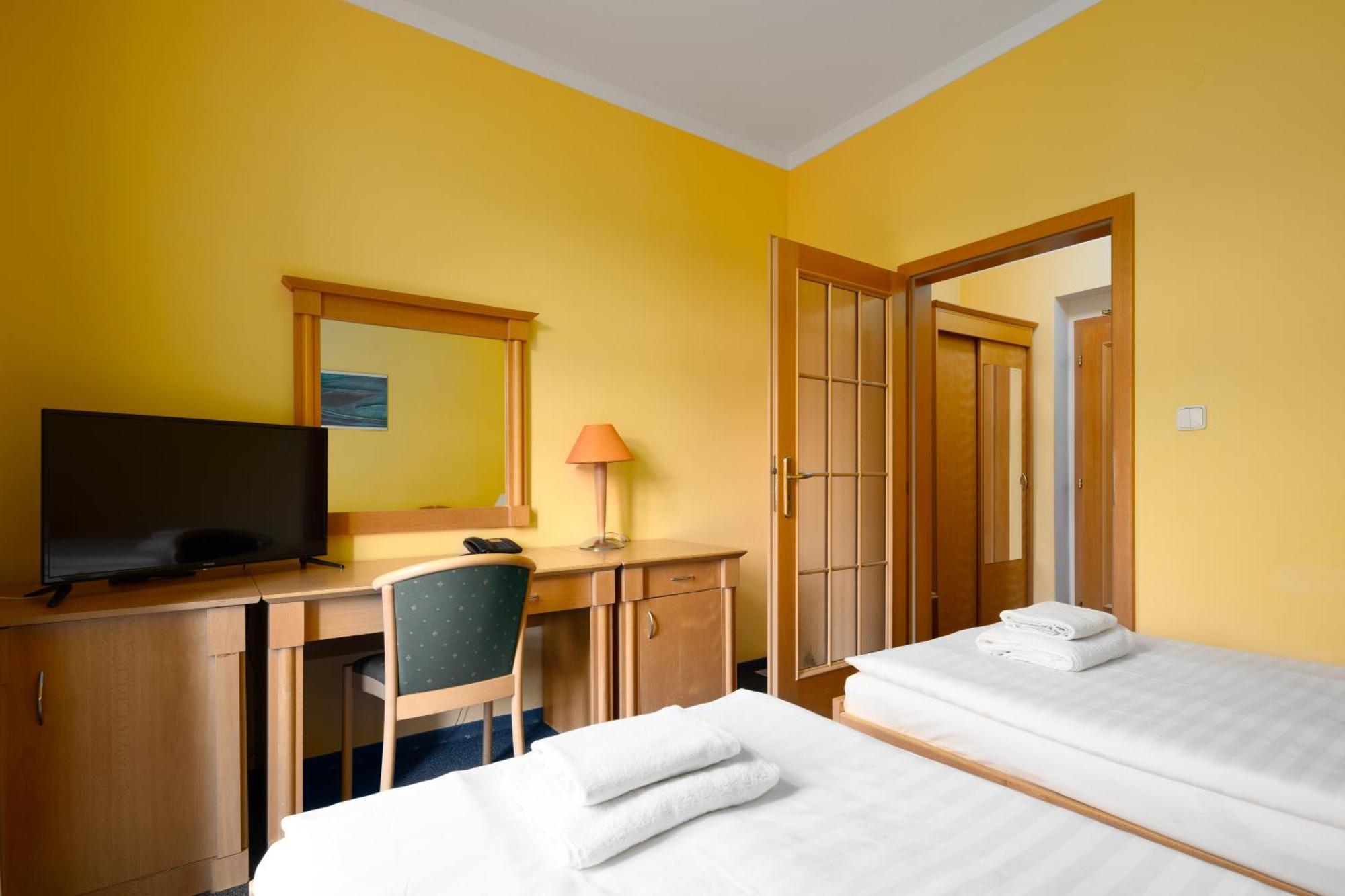 Hotel Wellness Jean De Carro 4*