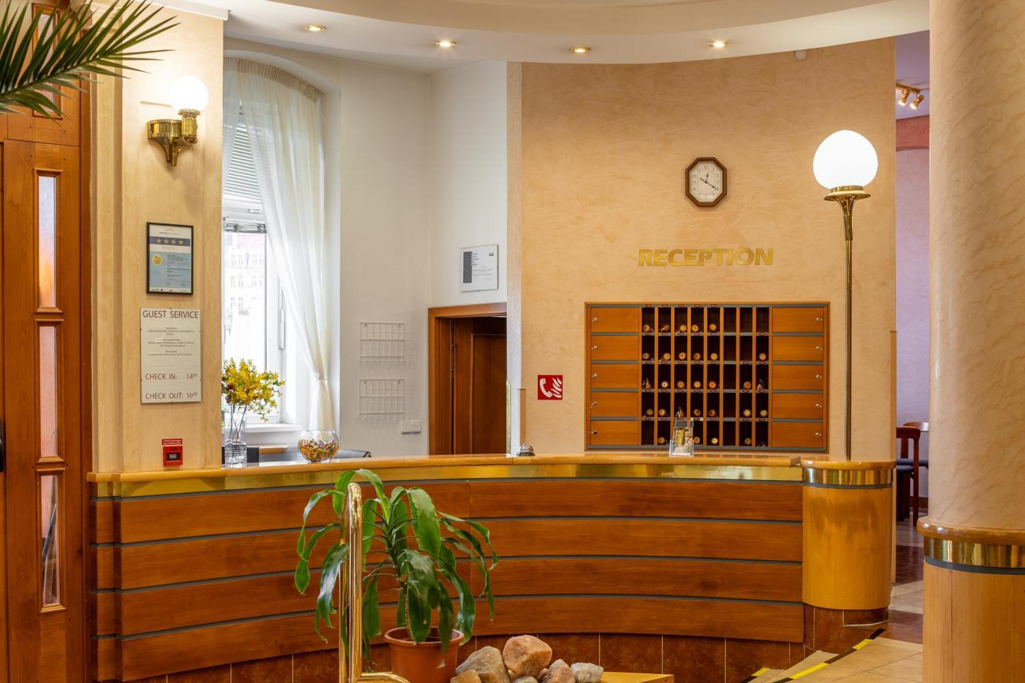 Hotel Wellness Jean De Carro 4*