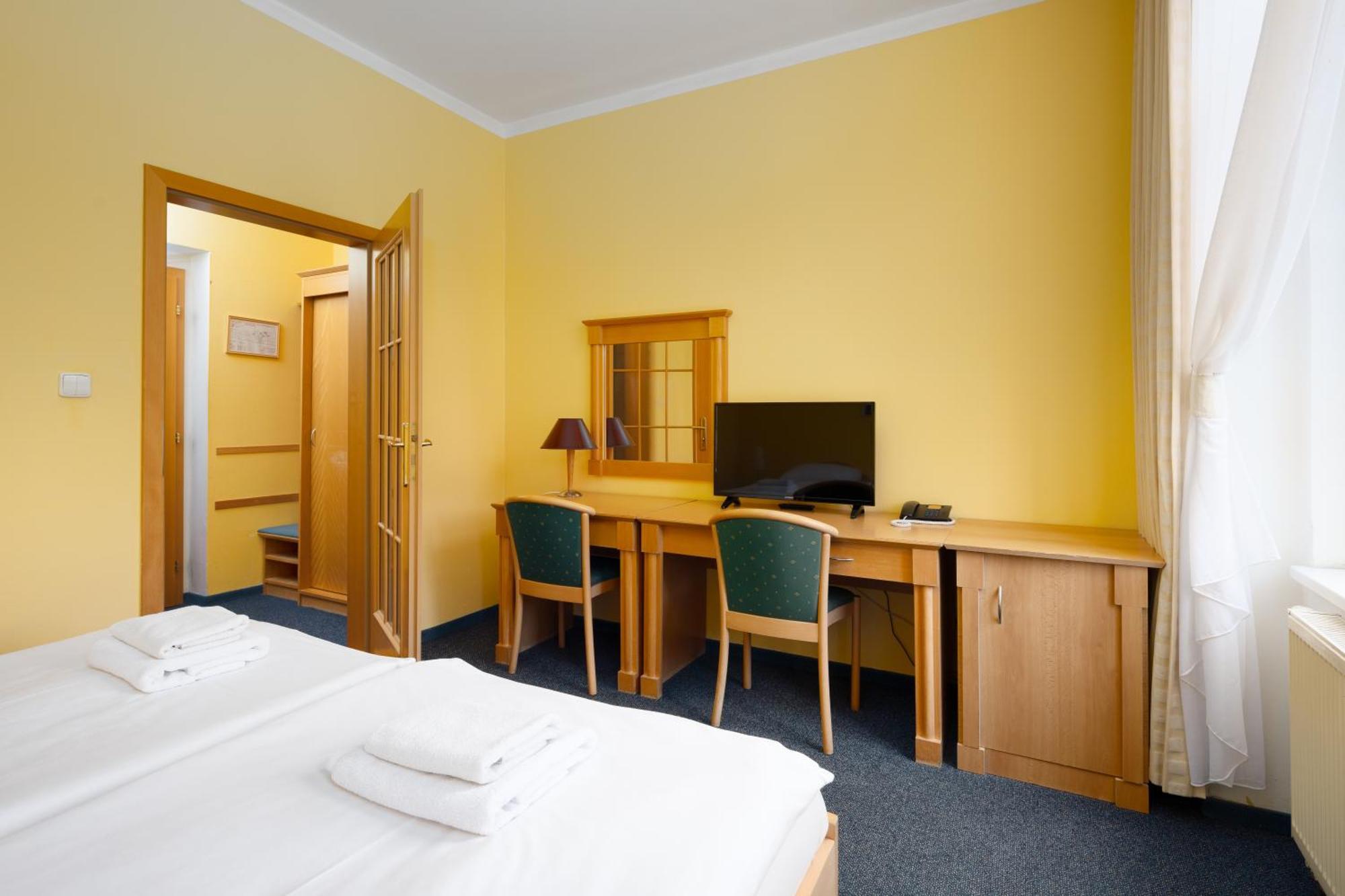 Отель Wellness Jean De Carro 4*